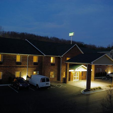 Mountain Inn & Suites Airport - Hendersonville Bagian luar foto