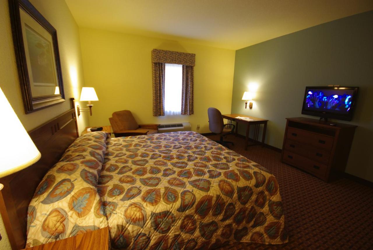 Mountain Inn & Suites Airport - Hendersonville Bagian luar foto