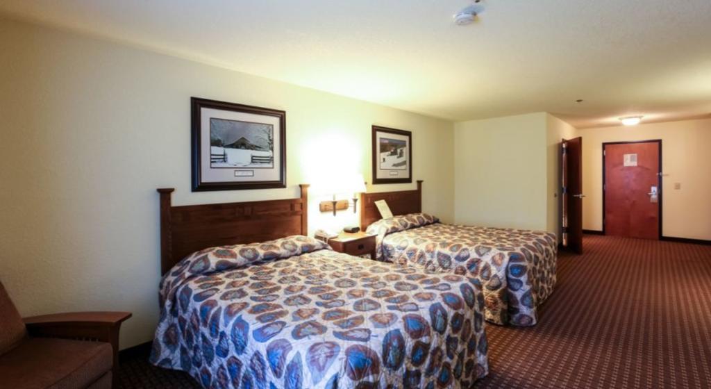 Mountain Inn & Suites Airport - Hendersonville Bagian luar foto