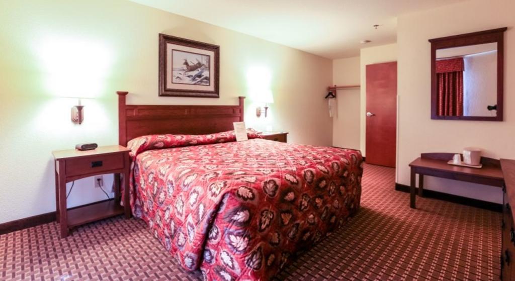 Mountain Inn & Suites Airport - Hendersonville Bagian luar foto