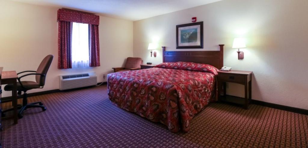 Mountain Inn & Suites Airport - Hendersonville Bagian luar foto