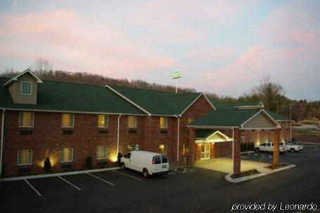 Mountain Inn & Suites Airport - Hendersonville Bagian luar foto