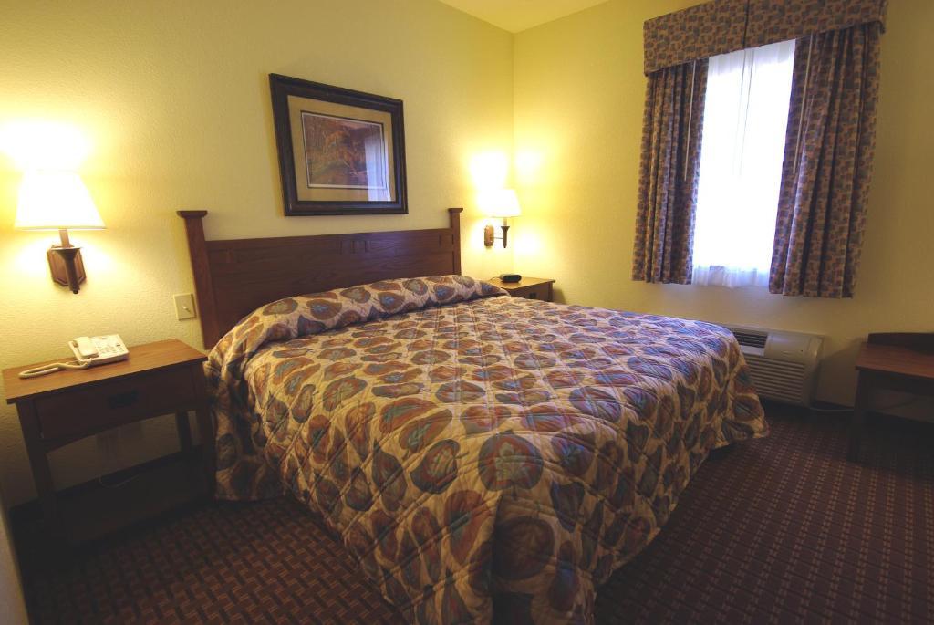 Mountain Inn & Suites Airport - Hendersonville Ruang foto